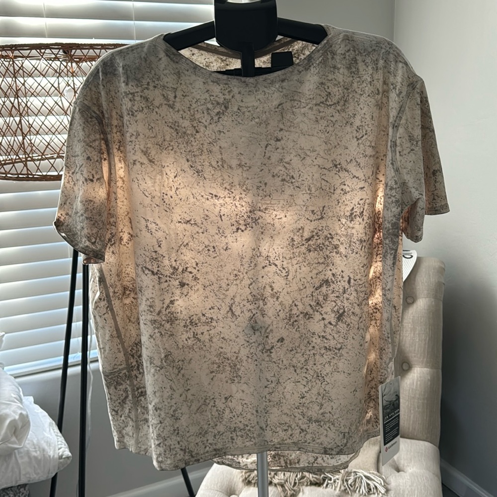 Lulu lemon back in action short sleeve NWT